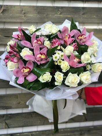 Букет цветов из: Розы и Хризантемы в Курганинске