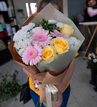 Букет цветов из:  Герберы, Розы и Хризантемы в Курганинске
