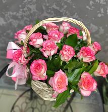 Цветочная композиция из Розы в корзине в Курганинске