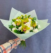 Букет цветов из:  Орхидеи и Розы в Курганинске